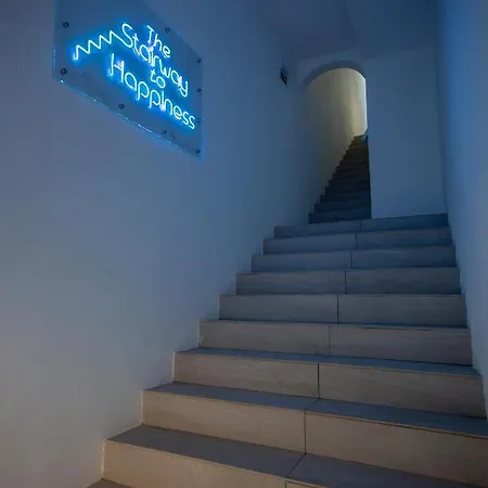 Sun Lovers Ostello *