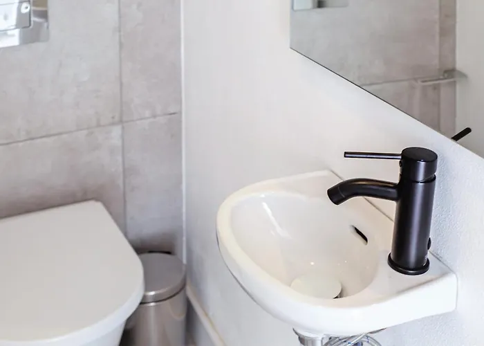 Sun Lovers بيت شباب *