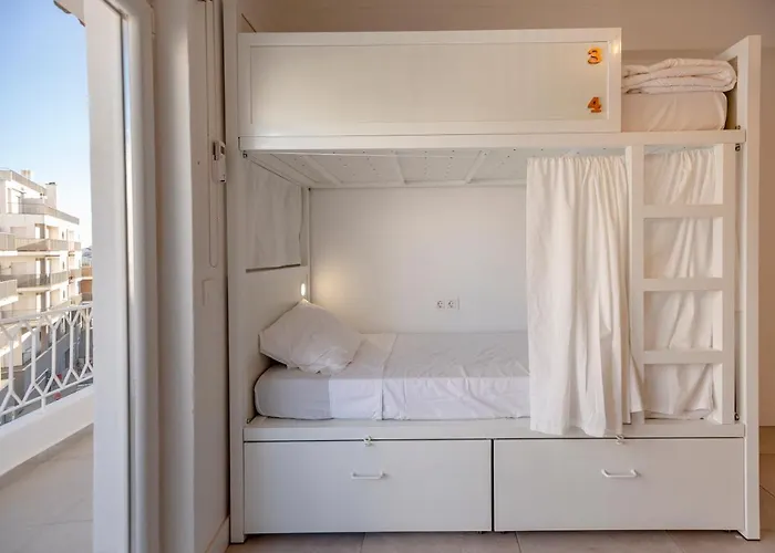 Sun Lovers بيت شباب