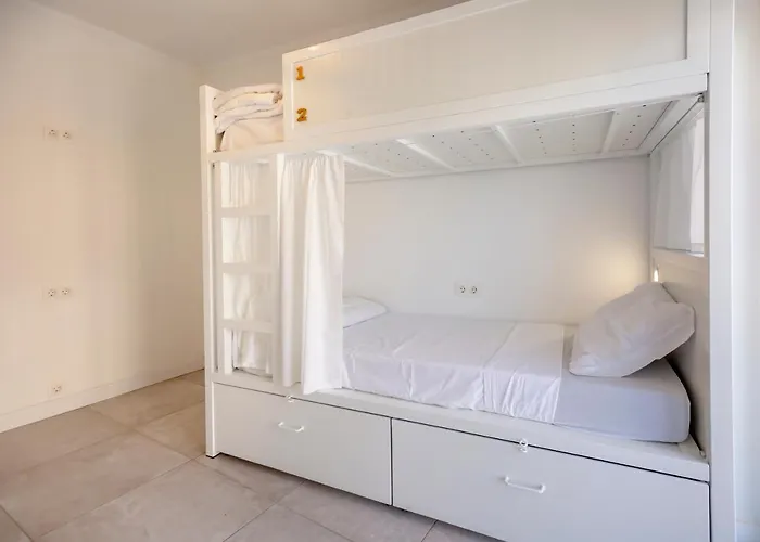 Sun Lovers بيت شباب البوفيرا