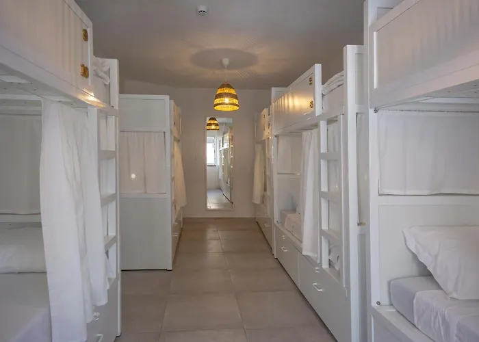 Sun Lovers بيت شباب البوفيرا