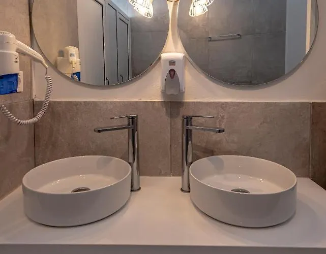 Sun Lovers بيت شباب