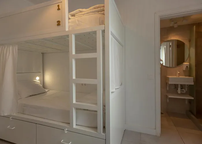 Sun Lovers بيت شباب البوفيرا